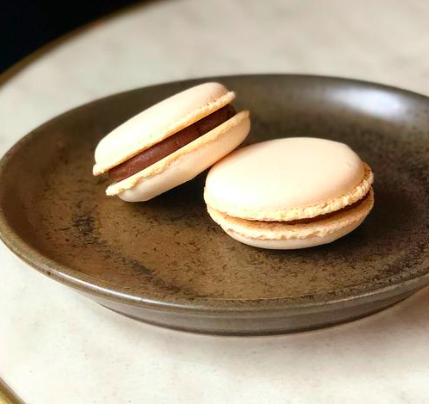 Caramel macarons — Mignardise