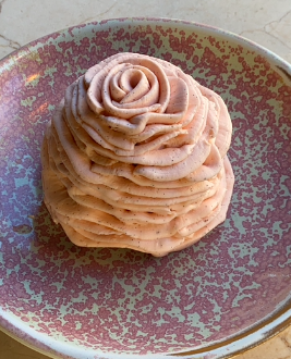 Rose meringue — Dessert